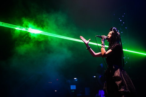 彩姫（Vo）（Photo by タマイシンゴ）