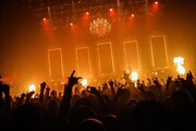 「BAND-MAID お給仕TOUR Autumn-Winter 2017『燃えるの？萌えないの？どっちなの!?』」新木場STUDIO COAST公演の様子。（Photo by タマイシンゴ）