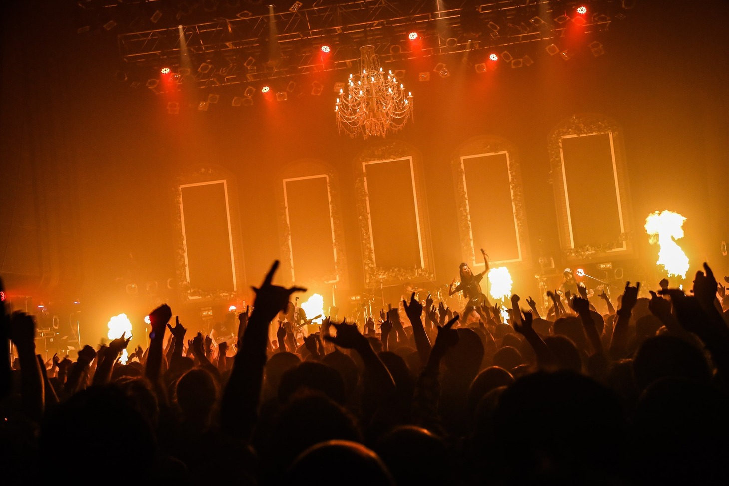 「BAND-MAID お給仕TOUR Autumn-Winter 2017『燃えるの？萌えないの？どっちなの!?』」新木場STUDIO COAST公演の様子。（Photo by タマイシンゴ）