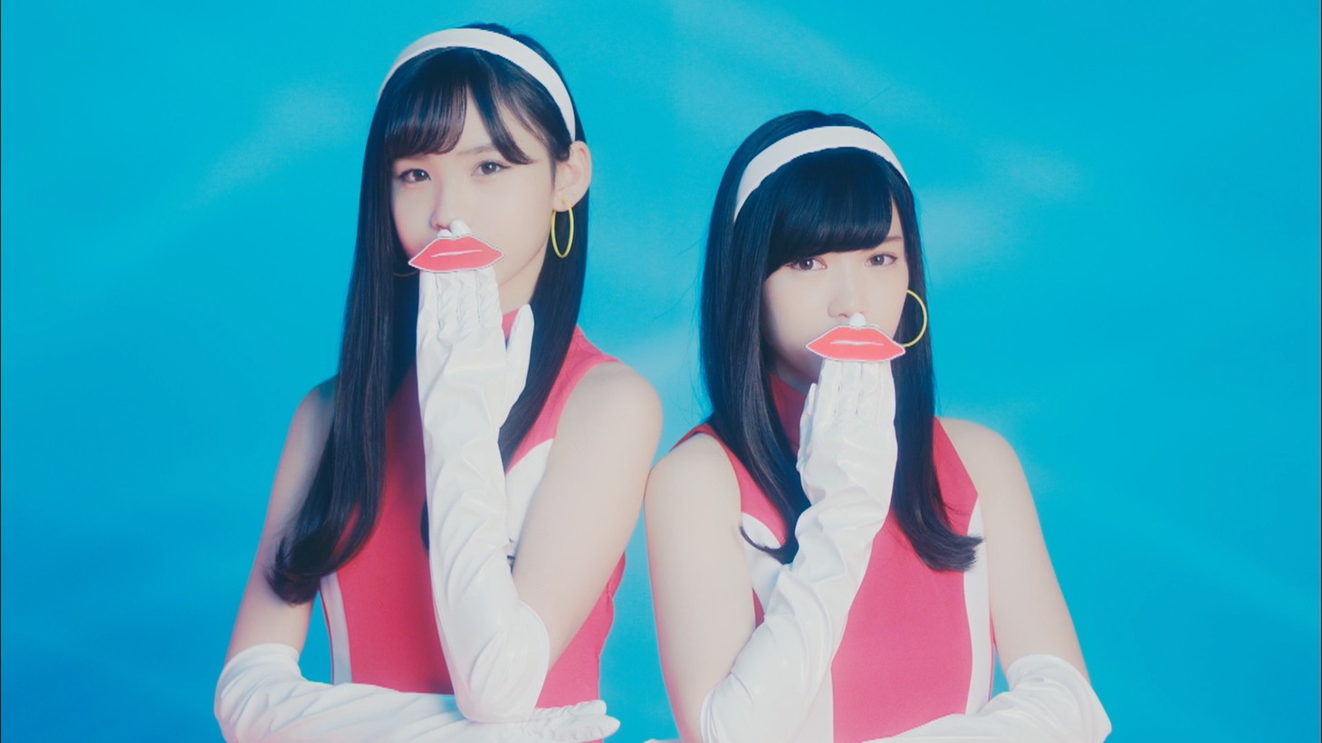 fairy w!nk「天使はどこにいる？」ミュージックビデオのワンシーン。 (c) AKS / キングレコード