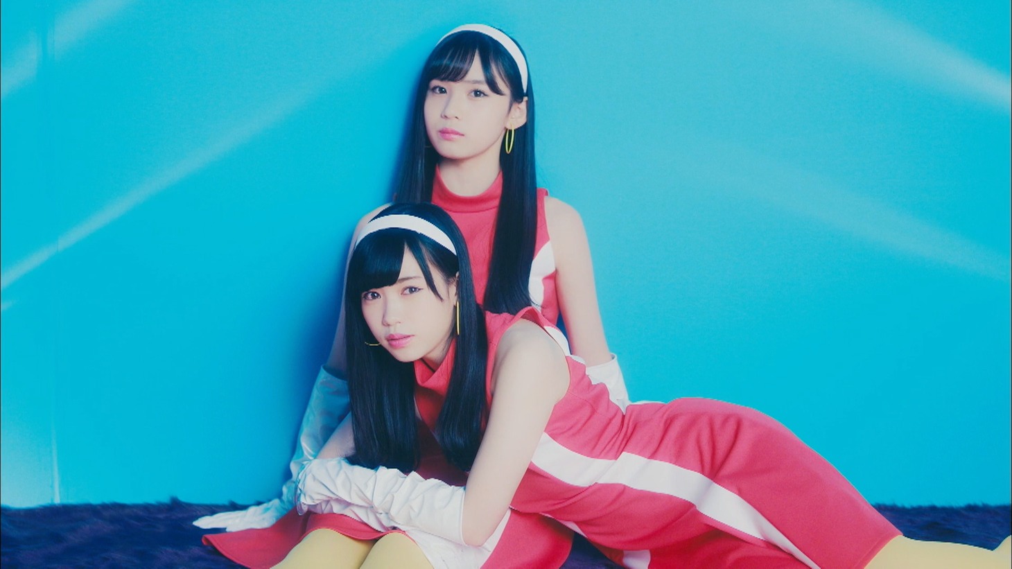 fairy w!nk「天使はどこにいる？」ミュージックビデオのワンシーン。 (c) AKS / キングレコード