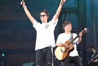 人気画像2位は「コブクロ、たまアリツアーファイナルで新曲続々お披露目『僕らが一番感動しました』」より、コブクロ。（写真提供：ワーナーミュージック・ジャパン）