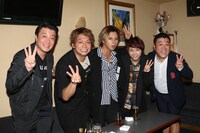 左から加藤浩次、香取慎吾、松岡充、須賀健太、山崎弘也。(c)フジテレビ