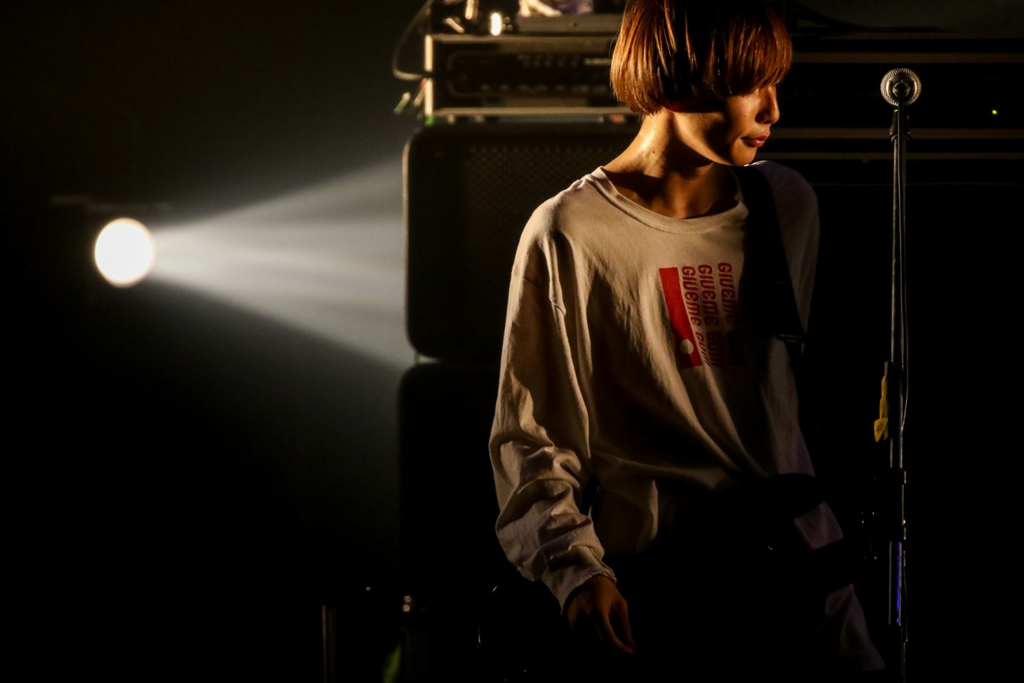 アマダシンスケ（B, Vo / FOMARE）（Photo by Viola Kam [V'z Twinkle]）