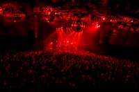 「REDLINE TOUR 2017」SiMのライブの様子。（Photo by Viola Kam [V'z Twinkle]）