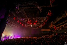 「REDLINE TOUR 2017」yonigeのライブの様子。（Photo by Viola Kam [V'z Twinkle]）