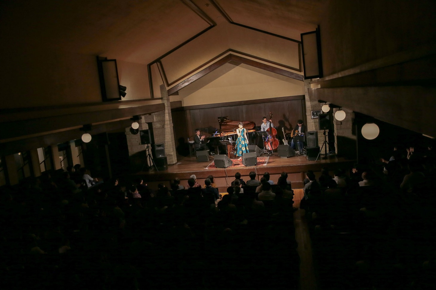 「笹川美和 concert 2017 ～凩には襟巻と歌を～」の様子。