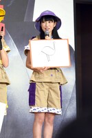 鶴の絵を描いたれいにーれにちゃん。