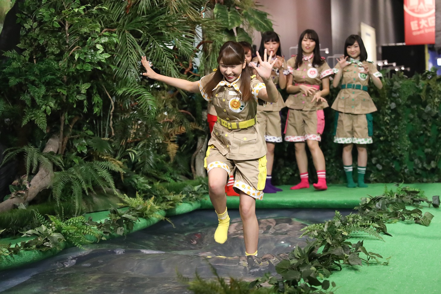 水上を走るたんぽぽしおりん。