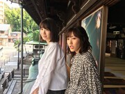 柏木由紀と渡辺麻友。(c)TBS
