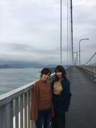 渡辺麻友と柏木由紀。(c)TBS