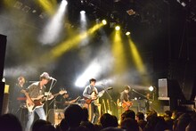 モノブライト「monobright × MONOBRIGHT × モノブライト 2007-2017」初日公演の様子。