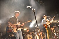 モノブライト「monobright × MONOBRIGHT × モノブライト 2007-2017」初日公演の様子。