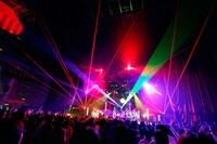 LOVE PSYCHEDELICO「LOVE PSYCHEDELICO Live Tour 2017 LOVE YOUR LOVE」東京・中野サンプラザホール公演の様子。（撮影：岡田貴之）