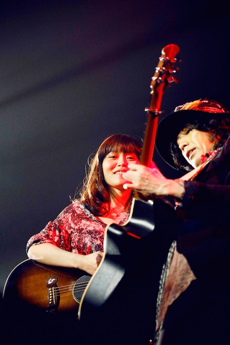 LOVE PSYCHEDELICO（撮影：岡田貴之）