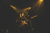 ミゾベリョウ（Vo, G）（撮影：今井駿介）