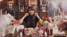 芹澤優「PRINCESS POLICY」ミュージックビデオのワンシーン。