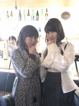渡辺麻友と柏木由紀。(c)TBS