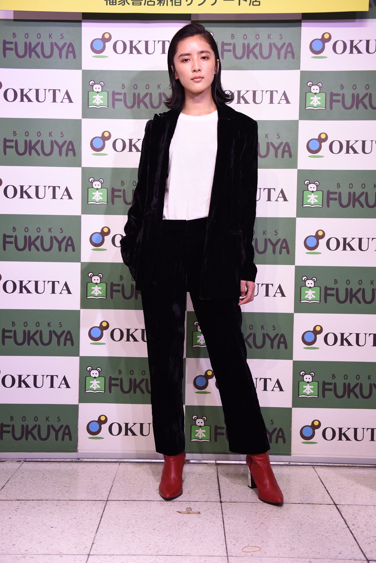藤井萩花