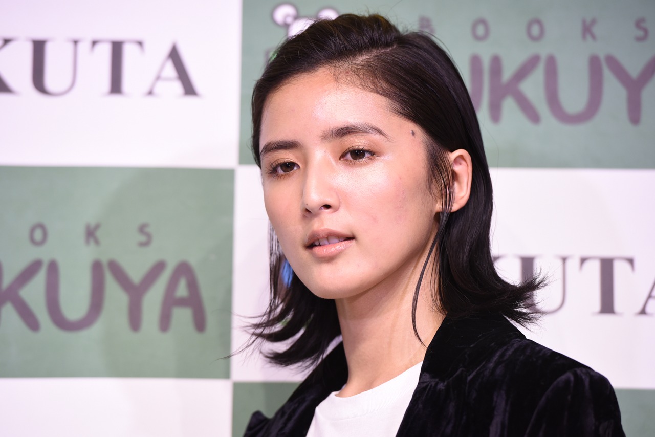 藤井萩花