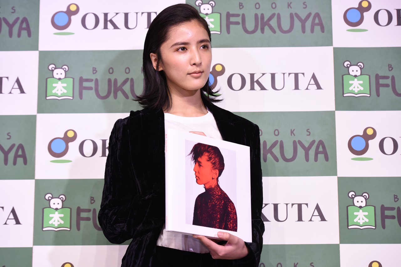 藤井萩花