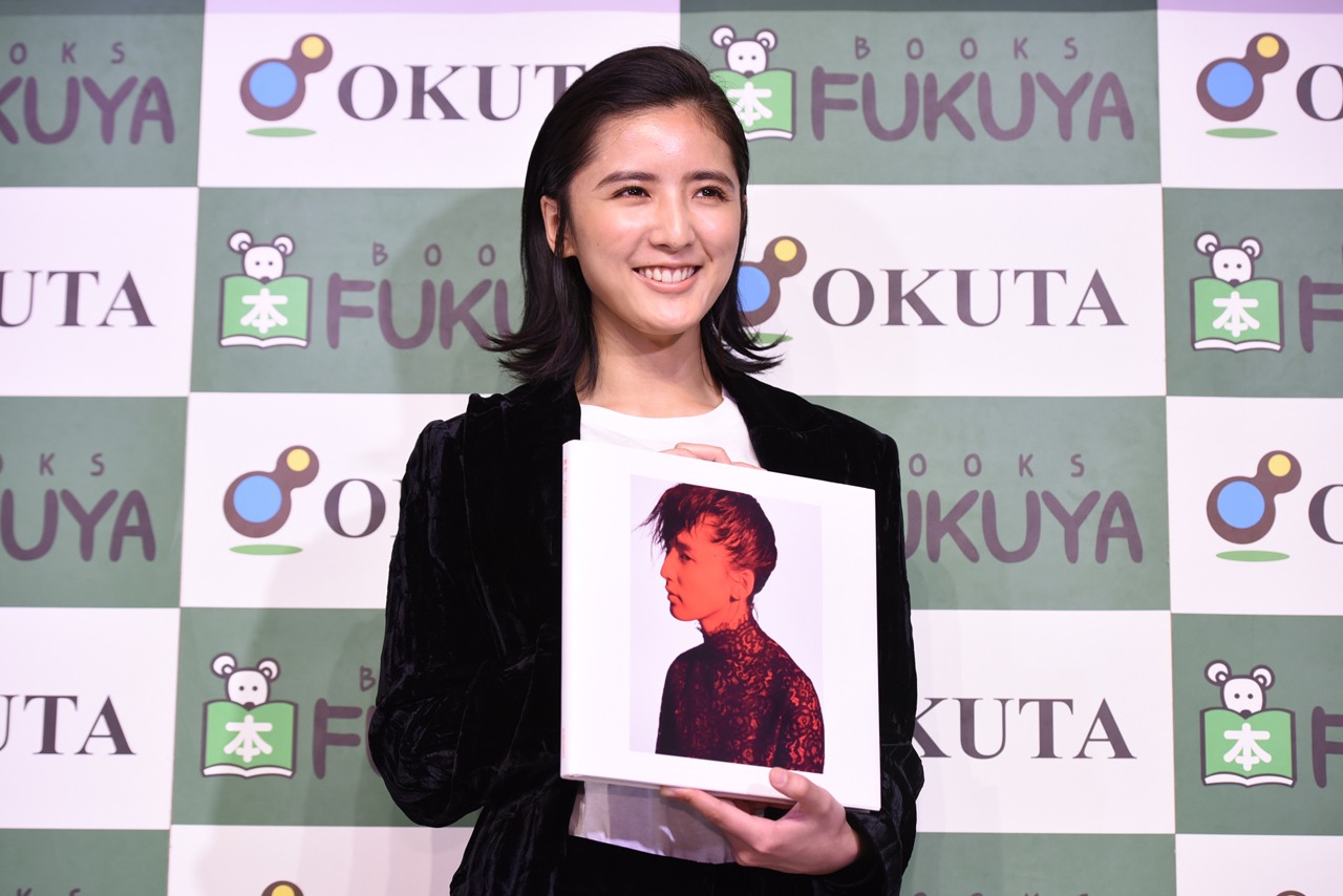 藤井萩花
