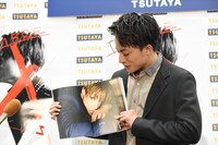 お気に入りのカットを紹介する白濱亜嵐（GENERATIONS from EXILE TRIBE / EXILE）。