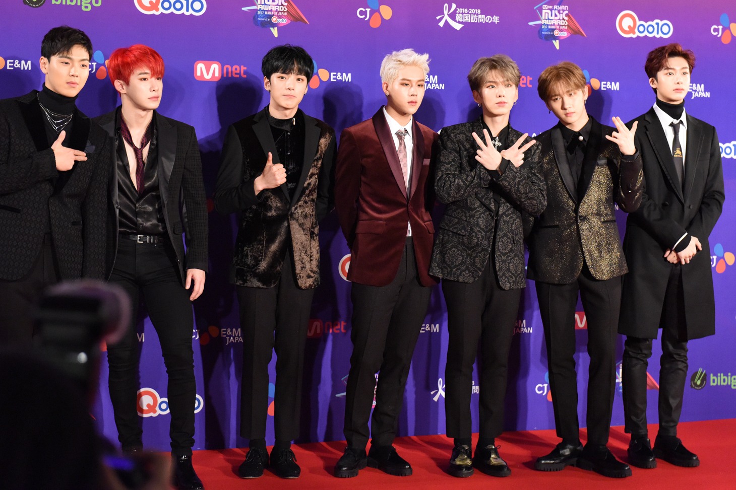 MONSTA X