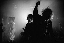 DALLEが4度目のワンマンライブ開催、来場者全員に写真集を配布