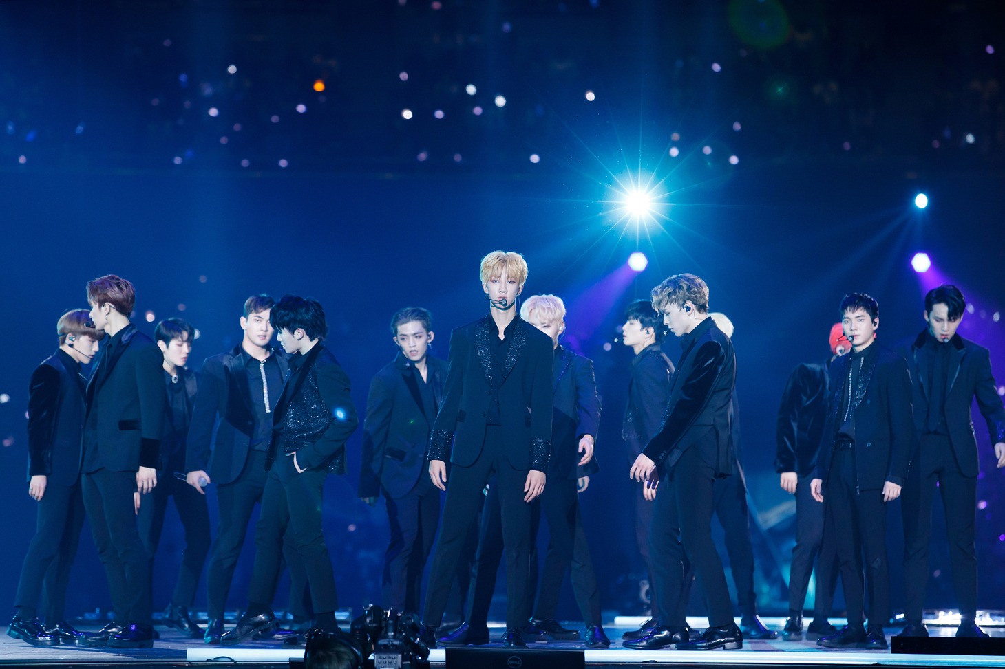 NU'EST WとSEVENTEENのコラボパフォーマンスの様子。