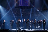 NU'EST WとSEVENTEENのコラボパフォーマンスの様子。