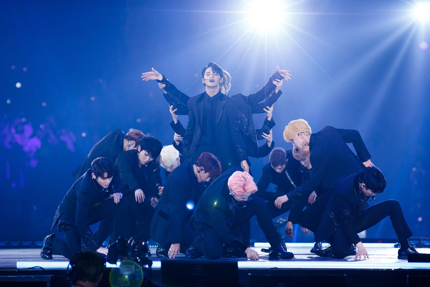 NU'EST WとSEVENTEENのコラボパフォーマンスの様子。