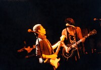 左から山口冨士夫、鮎川誠（SHEENA & THE ROKKETS）。