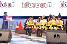 存在しないインターネット番組「idoroom」の公開収録にて「ライブ前に気合いを入れるなら◯◯と叫ぶ！」といったお題に沿ってトークするはちみつロケット。