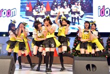 「フレンドリーム」をパフォーマンスするはちみつロケット。