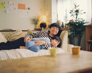 ユニクロの新CMのワンシーン。(C)/(R)/TM The Andy Warhol Foundation for the Visual Arts, Inc.