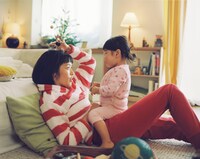 ユニクロの新CMのワンシーン。(C)2017 Peanuts Worldwide LLC