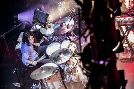 長谷川正法（Dr, Cho）（Photo by Hiroaki Kuwabara）