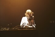 DJギズモ（篠崎こころ）（Photo by Genki Arata）