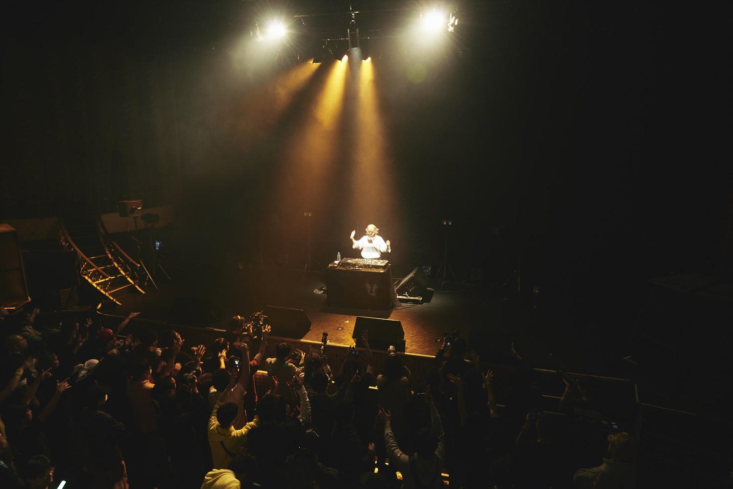 DJギズモ（篠崎こころ）（Photo by Genki Arata）
