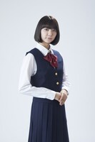 川津明日香扮する巽由華。