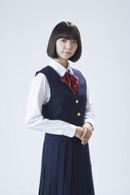 川津明日香扮する巽由華。