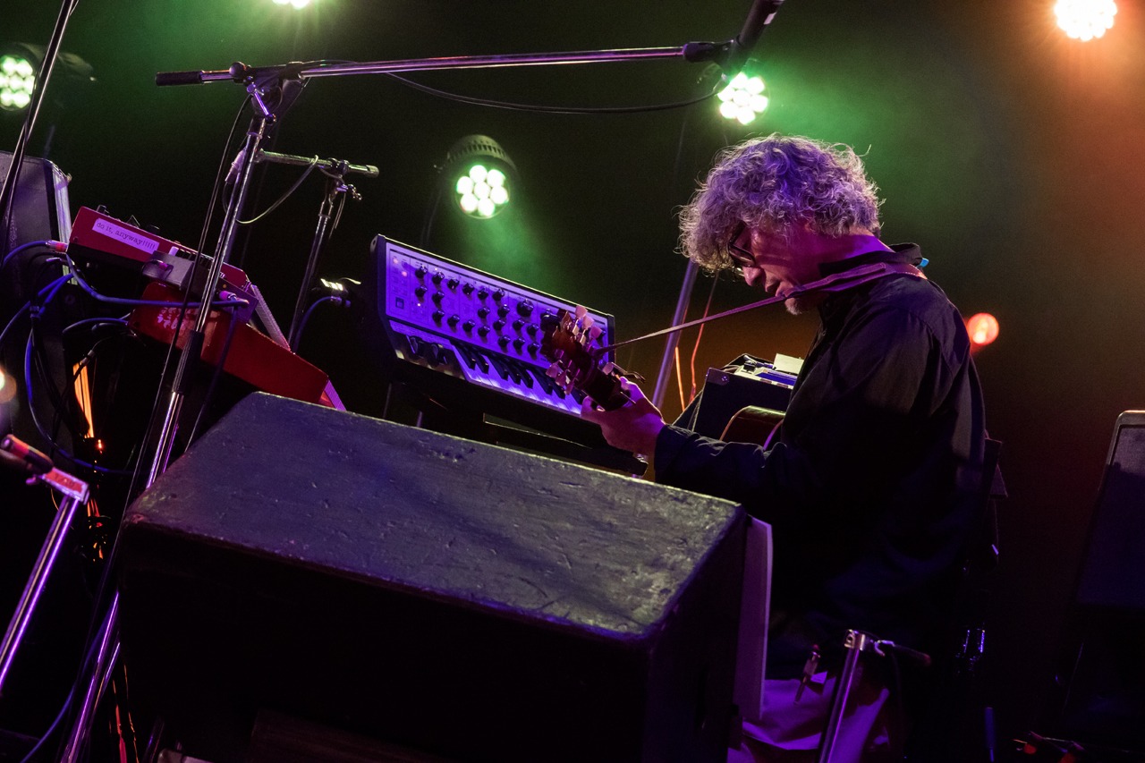 高野勲（Key, G）（撮影：藤井拓）