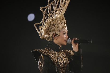 SU-METAL（Vo, Dance）（Photo by Tsukasa Miyoshi [Showcase]）