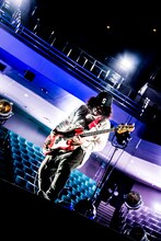 近藤洋一（B, Cho）（撮影：浜野カズシ）