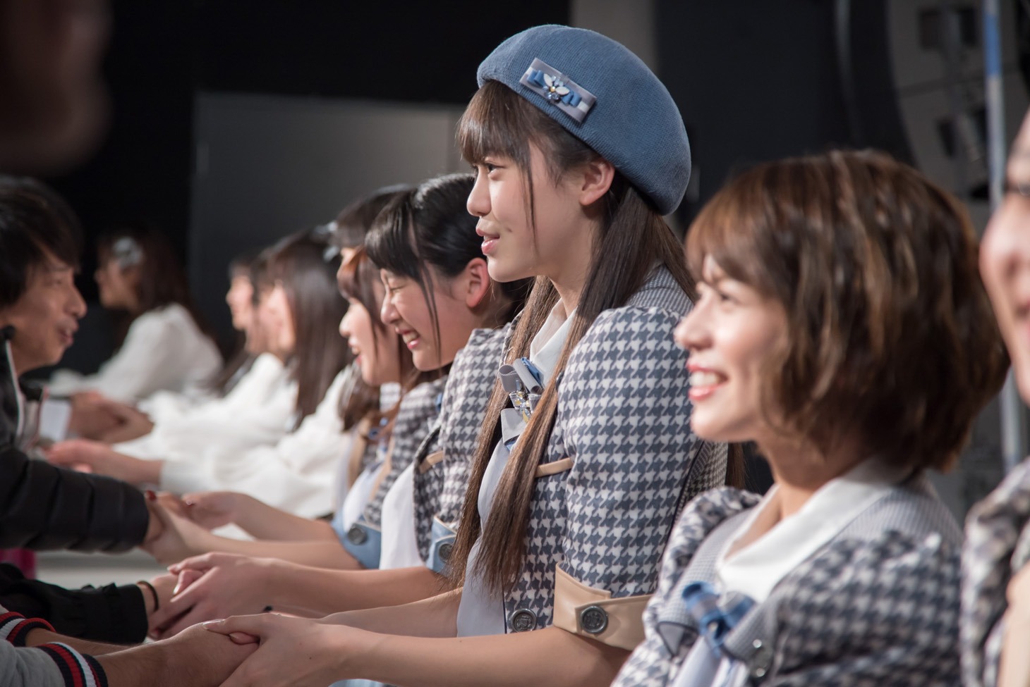 ラストアイドルの握手会の様子。（写真提供：Virgin Music）