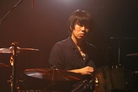 後藤大樹（Dr, Cho）（撮影：福政良治）