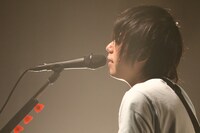 小山田壮平（Vo, G）（撮影：福政良治）