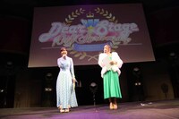 「DEARSTAGE SHOWCASE 2017 WINTER」で司会を務めたもふくちゃんとYumiko。（Photo by cherryman）