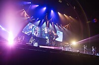 SuG「HEAVY POSITIVE ROCK」東京・日本武道館公演の様子。